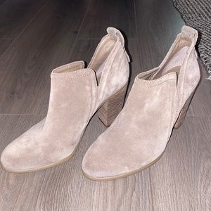 Vince camuto booties 9.5